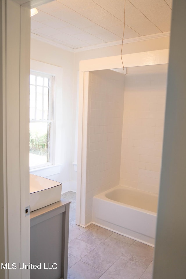 full bath with ornamental molding