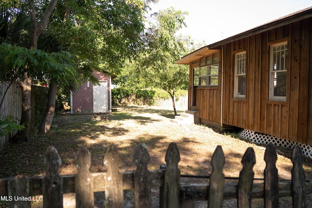 view of yard with a shed and an outdoor structure