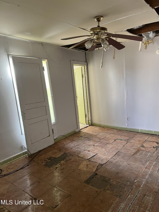514 Lincoln Ave, Indianola, MS 38751 - entryway with a ceiling fan