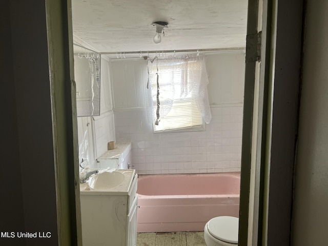 514 Lincoln Ave, Indianola, MS 38751 - full bathroom featuring toilet, a bathtub, vanity, and a shower