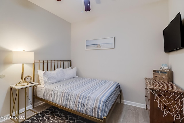 bedroom with ceiling fan