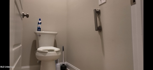 bathroom featuring toilet