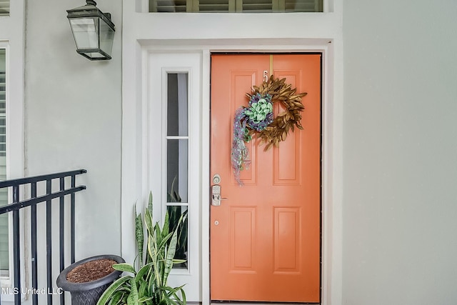 property entrance featuring stucco siding