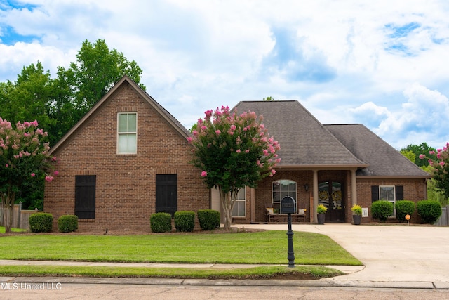 105 Bridgeton Way, Canton, MS 39046 - view of front of home featuring brick siding, a front yard, and concrete driveway
