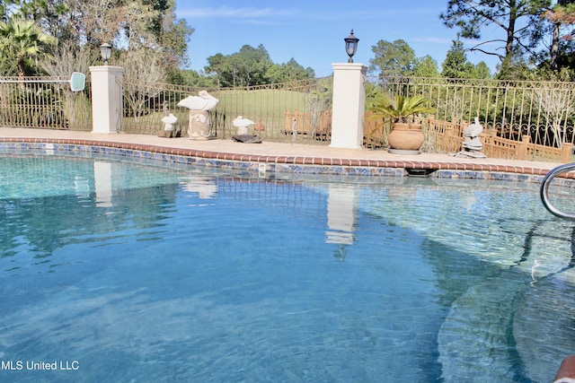 view of swimming pool