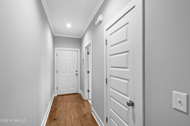 hallway with dark wood-style floors, ornamental molding, recessed lighting, and baseboards