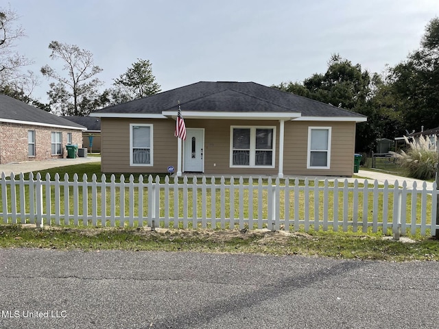 203 Milner Ave, Gulfport, MS 39507 - bungalow-style house featuring covered porch