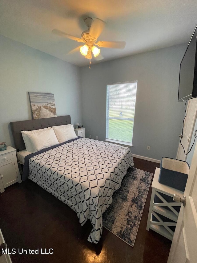 bedroom featuring ceiling fan