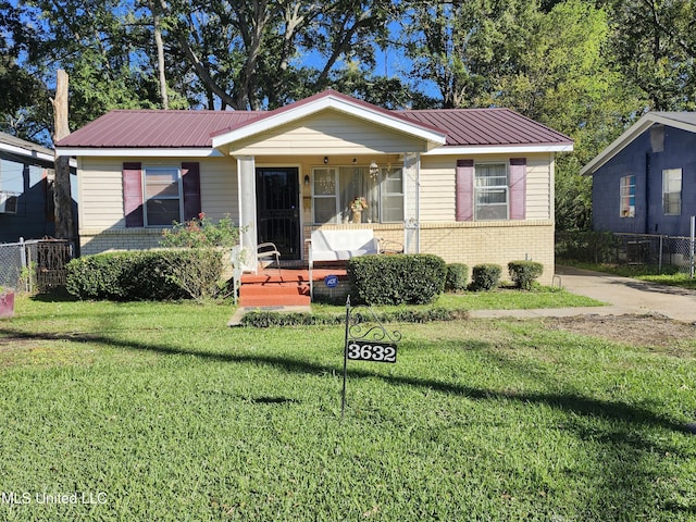 view of front of house with a front lawn