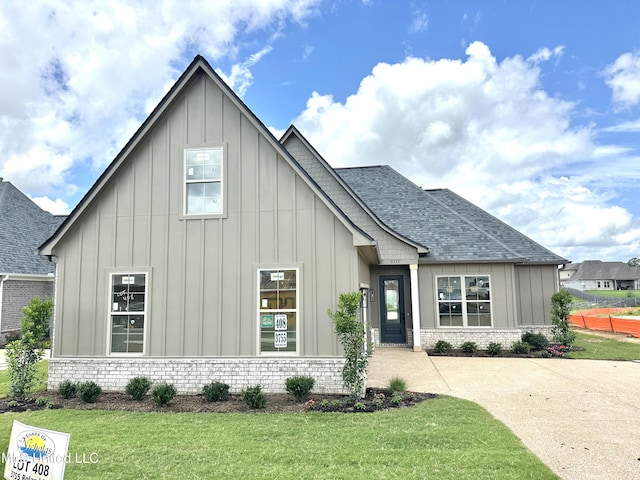 3755 Roland Dr, Southaven, MS 38672 - view of front of property featuring board and batten siding, a front yard, and a shingled roof