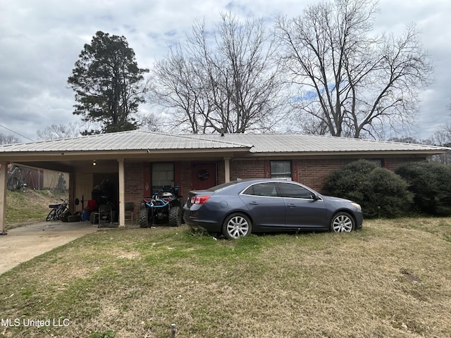 view of front of home featuring an attached carport, a front yard, and brick siding