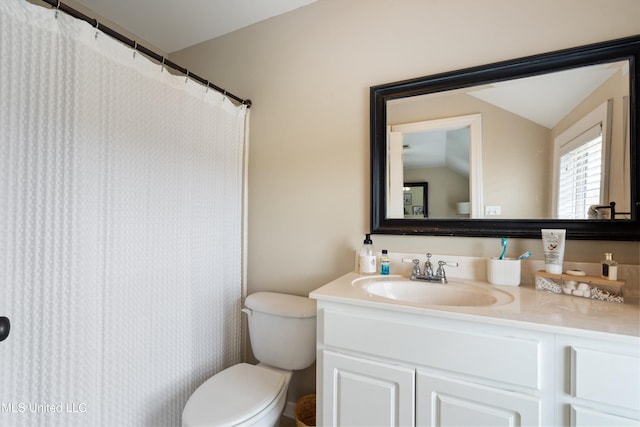 6507 Shenandoah Ln, Olive Branch, MS 38654 - full bath with vanity, vaulted ceiling, and toilet