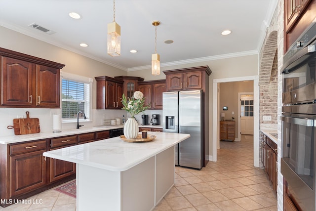 6507 Shenandoah Ln, Olive Branch, MS 38654 - kitchen featuring appliances with stainless steel finishes, a center island, decorative light fixtures, tasteful backsplash, and visible vents
