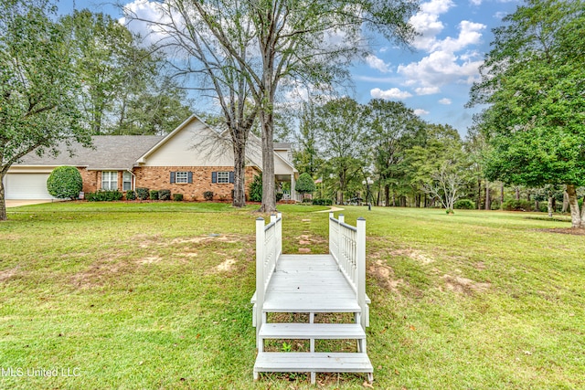 view of front of house featuring a garage and a front yard