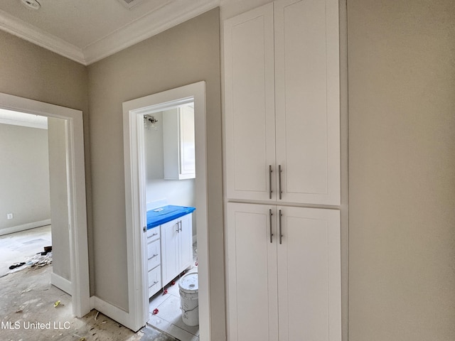 652 Prosperity Pl, Brandon, MS 39042 - corridor with ornamental molding and baseboards