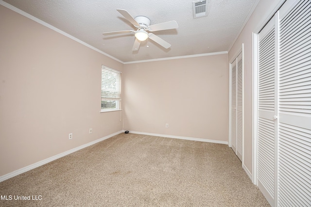 unfurnished bedroom featuring a textured ceiling, ceiling fan, and carpet flooring