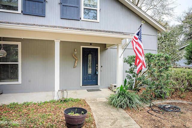 entrance to property featuring a porch