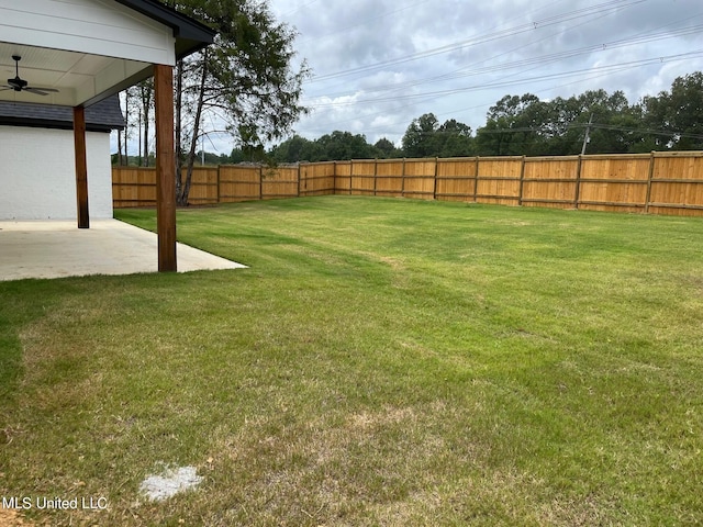 view of yard with a fenced backyard, a ceiling fan, and a patio