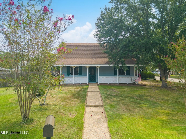 view of front facade featuring a porch and a front lawn