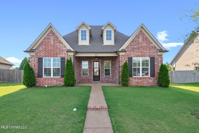 view of front facade with a front yard