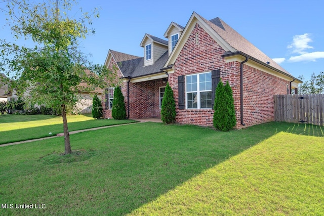 view of front of home featuring a front yard