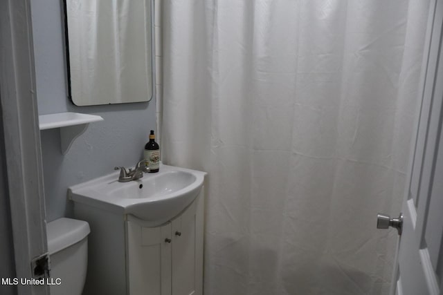 2411 14th St, Pascagoula, MS 39567 - full bath with toilet and vanity