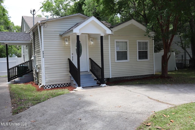 2411 14th St, Pascagoula, MS 39567 - view of bungalow-style home