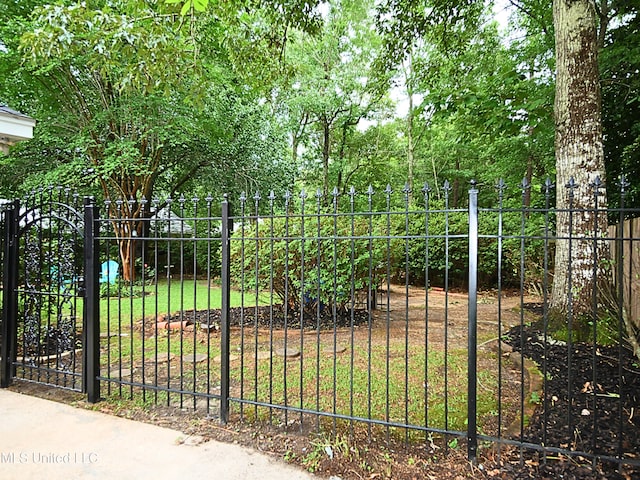 7869 Hilo Way, Diamondhead, MS 39525 - gate featuring fence