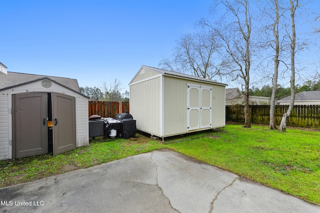 view of outdoor structure featuring a yard