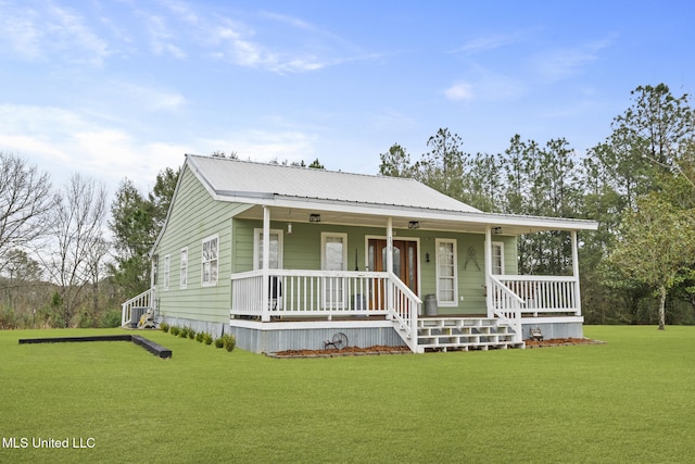 view of front of property featuring metal roof, a porch, and a front lawn