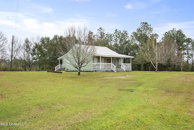 view of front facade featuring a porch and a front yard