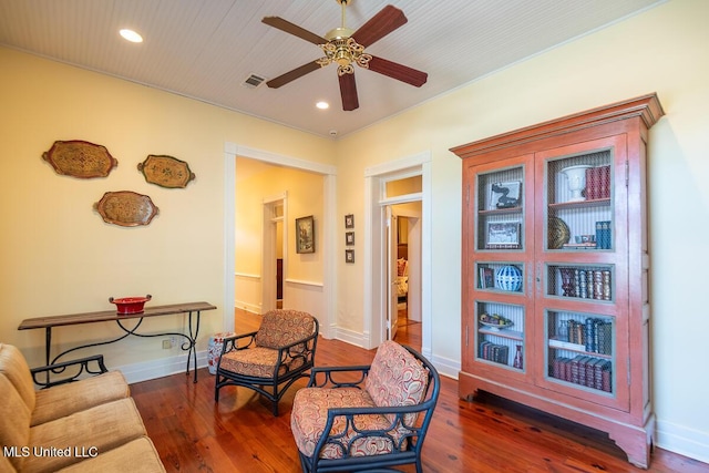 sitting room with visible vents, a ceiling fan, baseboards, and recessed lighting