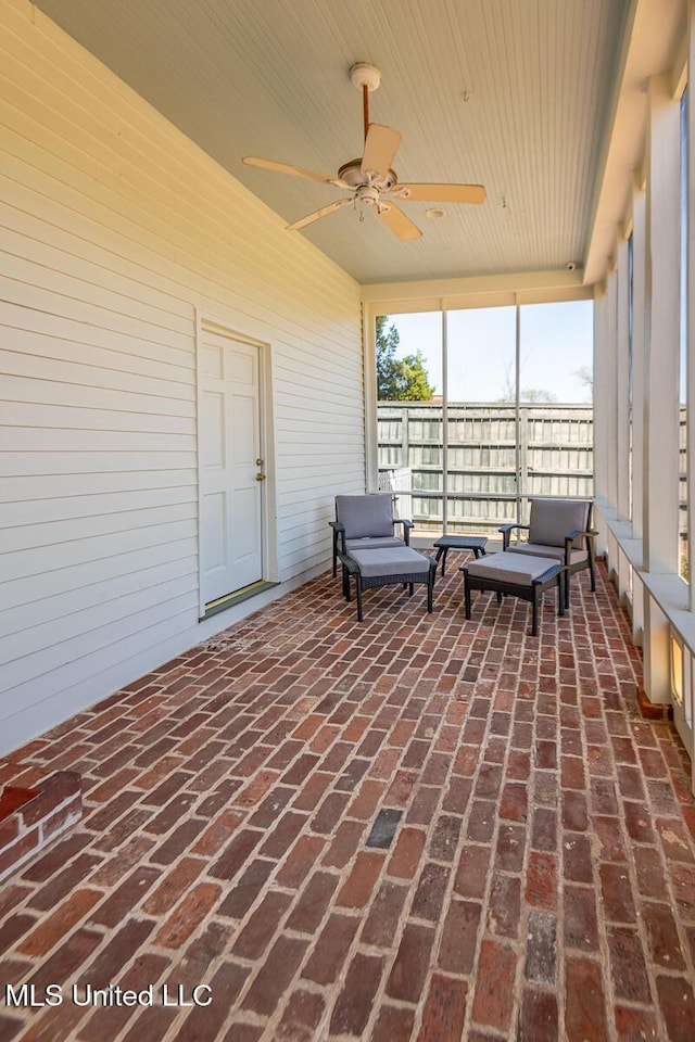 sunroom / solarium with ceiling fan