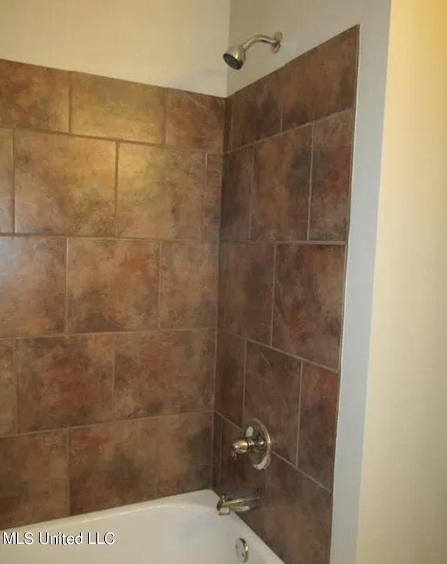 interior details with tiled shower / bath