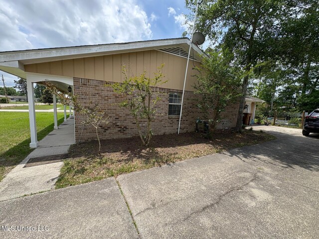 710 Beyer Dr, Bay Saint Louis, MS 39520 - view of side of property featuring brick siding and a yard