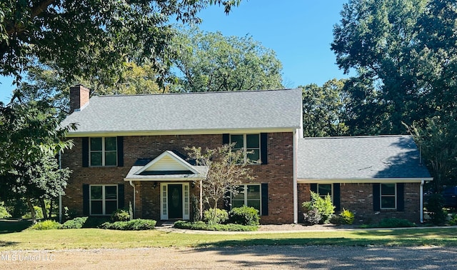 view of front facade with a front lawn