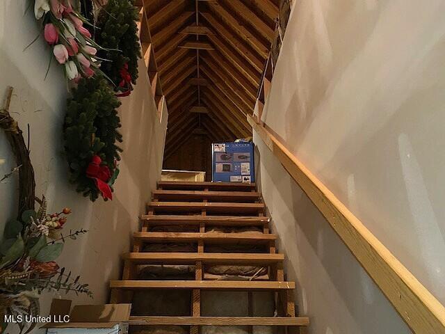 771 Robertson Way, Hernando, MS 38632 - stairs with vaulted ceiling