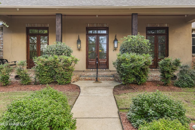 entrance to property featuring a porch