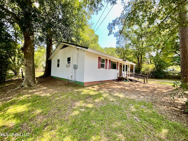 view of front of home featuring a front lawn and a wooden deck