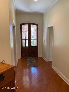 3808 Acadian Village Dr, Ocean Springs, MS 39564 - foyer entrance featuring wood finished floors, baseboards, and ornamental molding