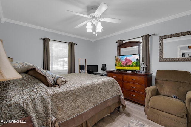 bedroom with crown molding, light hardwood / wood-style floors, and ceiling fan