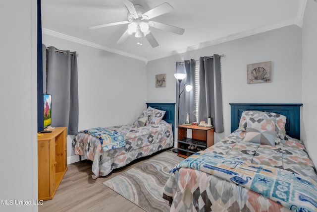 bedroom with crown molding, light wood-type flooring, and ceiling fan