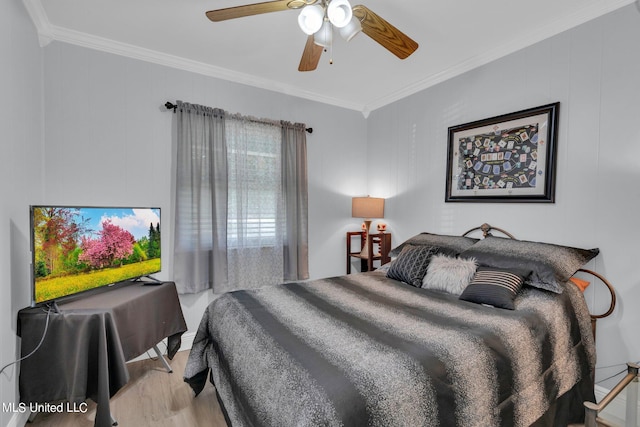 bedroom featuring crown molding, light hardwood / wood-style flooring, and ceiling fan