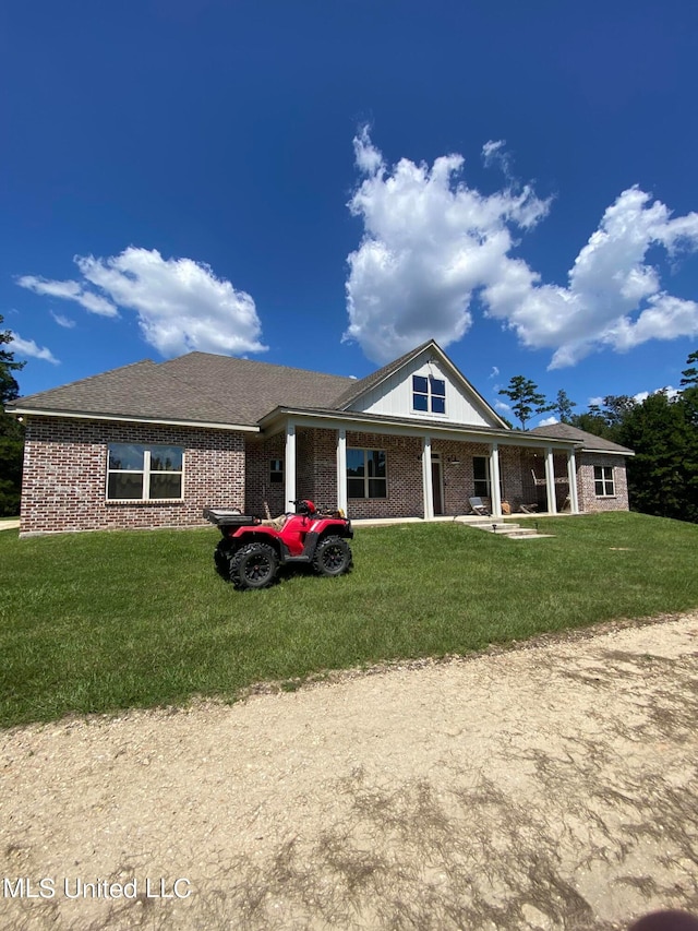 view of front of home with a front lawn