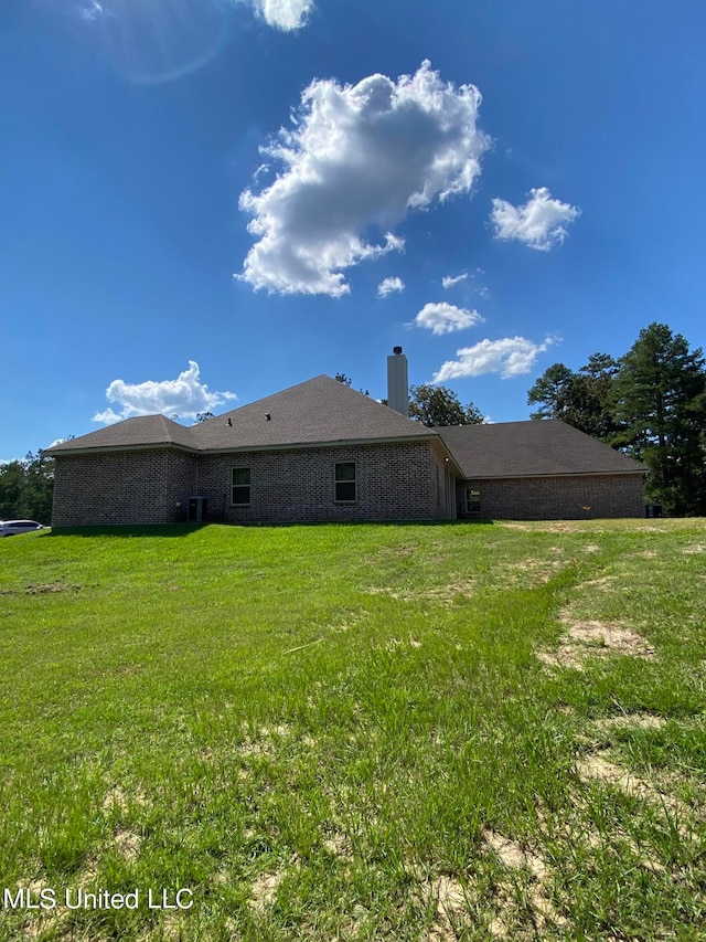 back of house featuring a yard