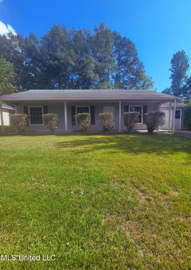 single story home with a front lawn