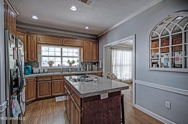 506 Ridge Cir, Brandon, MS 39047 - kitchen with electric cooktop, backsplash, a kitchen island, healthy amount of natural light, and a textured ceiling