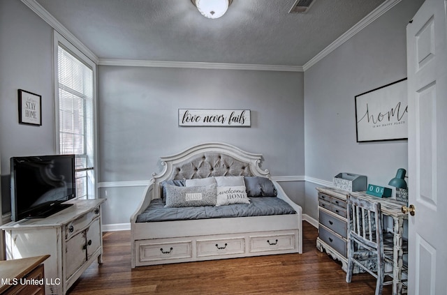 506 Ridge Cir, Brandon, MS 39047 - bedroom with wood finished floors, a textured ceiling, and crown molding
