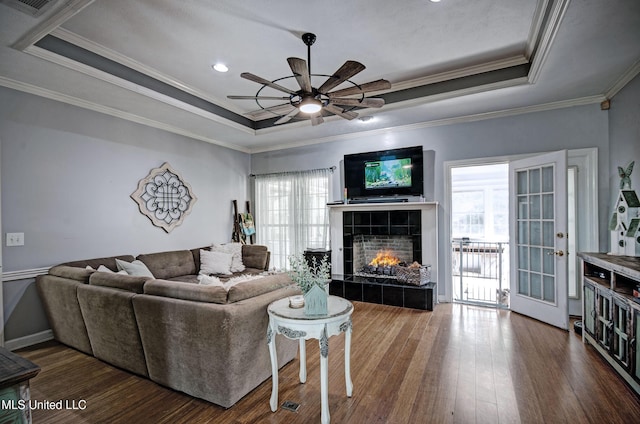 506 Ridge Cir, Brandon, MS 39047 - living room featuring healthy amount of natural light, a raised ceiling, ceiling fan, ornamental molding, and recessed lighting