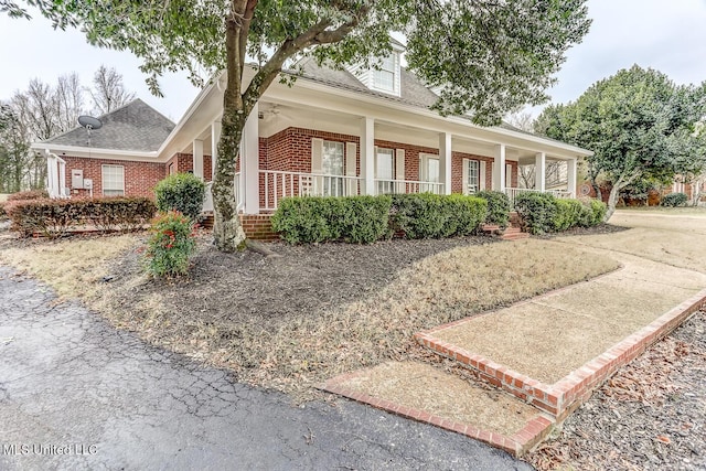 view of front of home featuring a porch